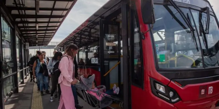 Inauguran la estación Calle 6 de la Línea 4 del el Metrobús