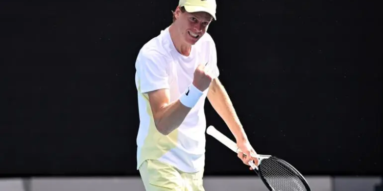 Sinner supera a Holger Rune y al calor y se sitúa en semifinales