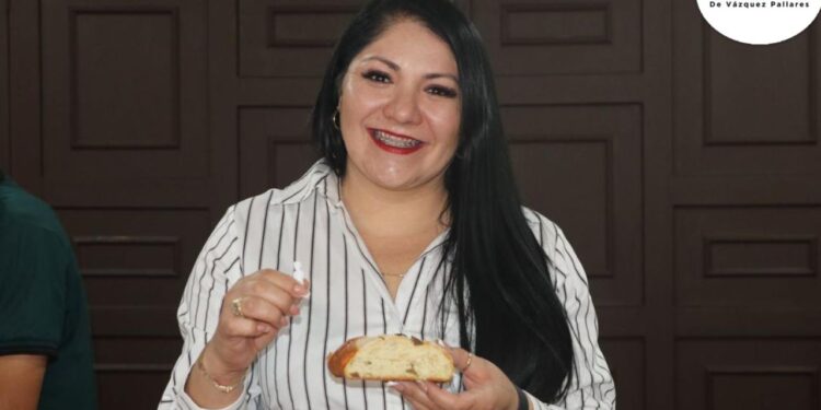 Alcaldesa de Coalcomán disfruta rosca de reyes mientras se investiga su vínculo con el CJNG