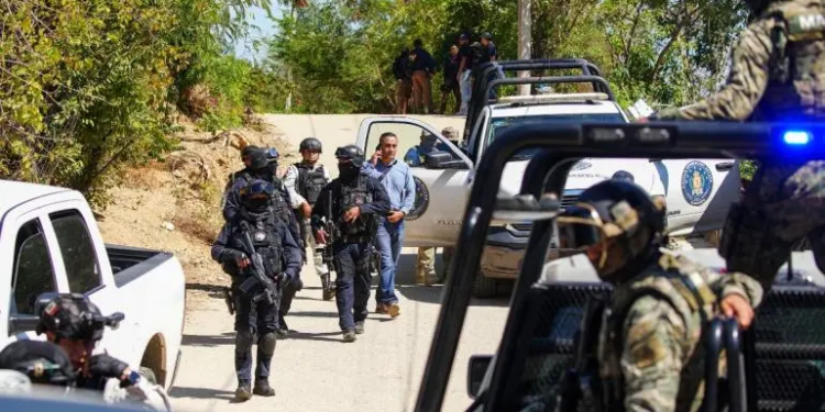 Policías abaten a cuatro presuntos delincuentes y detienen a tres en Acapulco