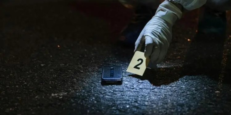 Asesinan a balazos a una mujer frente a sus hijos en Monterrey