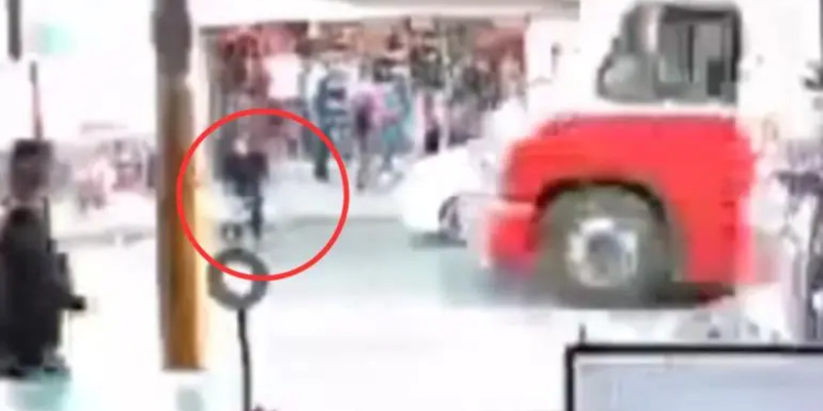 Camión embiste a niño de 2 años en Hermosillo, Sonora