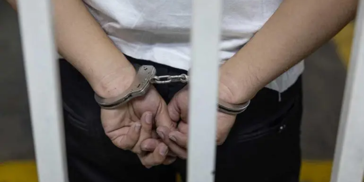 Hallan a 20 migrantes chinos en interior de furgoneta en Miami