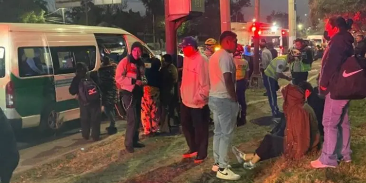 Choque entre combi y pipa deja al menos 10 lesionados en San Juan de Aragón, GAM