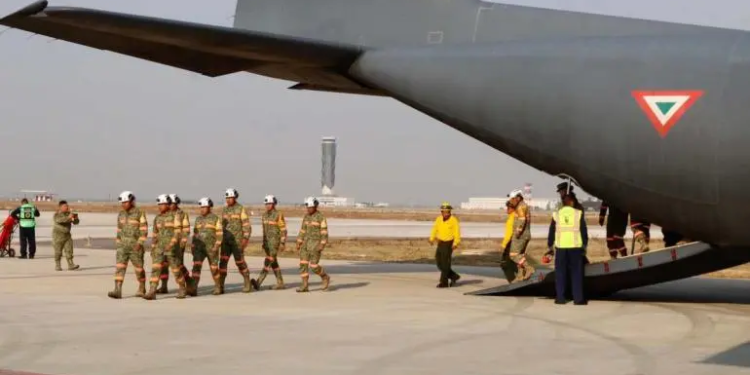 Delegación mexicana regresa tras combatir incendios en California