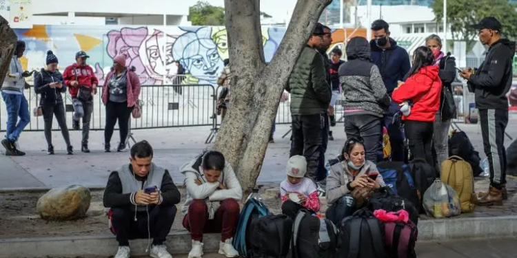 Habilitan autoridades albergue temporal en Tijuana para deportados