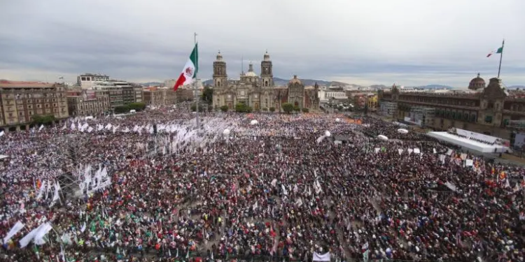 En evento de Sheinbaum en el Zócalo arrestan a 14 por robar carteras y celulares
