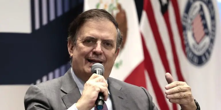 General Motors no se va a ir de México pese a ajustes en EU: Ebrard