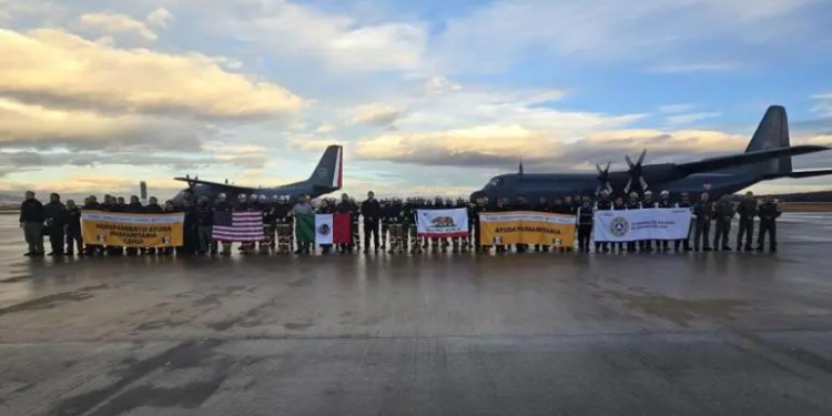 Grupo de 74 mexicanos viaja a LA para apoyar en combate de incendios