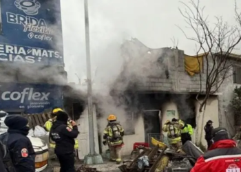 Un hombre murió y tres más resultaron intoxicados por incendio en San Pedro, Nuevo León