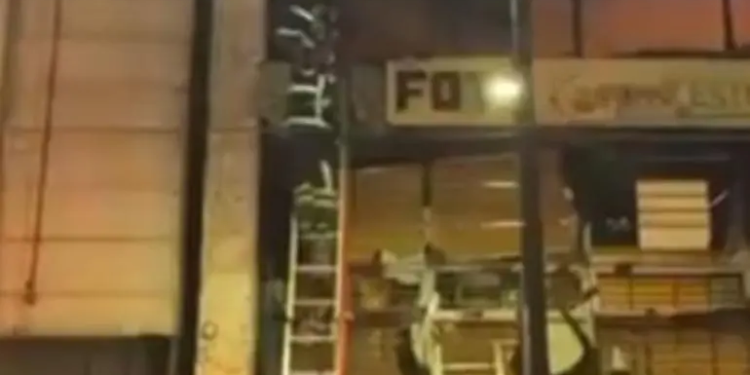 Edificio en Arcos de Belén se incendia por segunda vez en este año