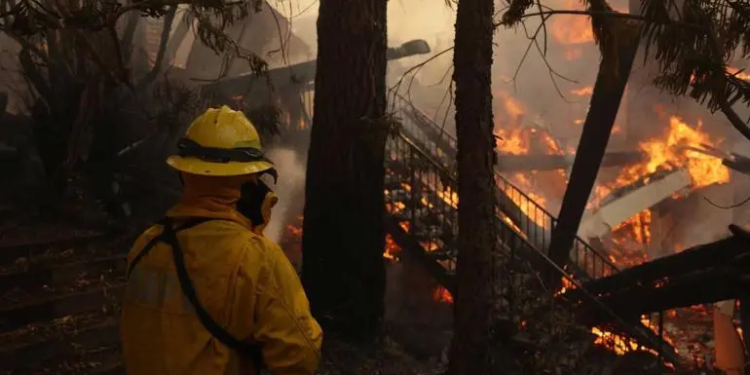 Enviará México a militares y a especialistas contra incendioas a Los Ángeles