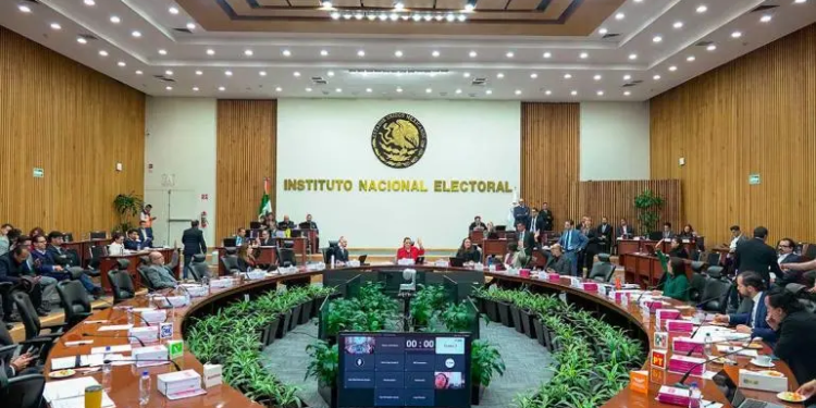 Urge Sheinbaum al INE a definir ‘reglas claras’ para elección judicial