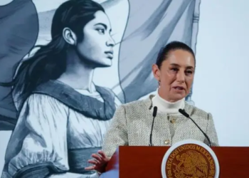 Deportados llegan sin estar esposados, sentencia Sheinbaum