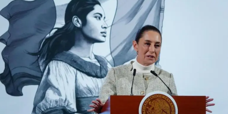 Deportados llegan sin estar esposados, sentencia Sheinbaum