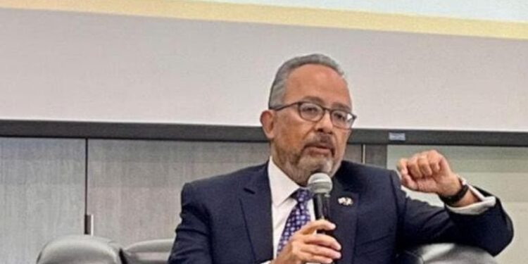 Hasta ahora no hay redadas masivas, dice cónsul mexicano en Los Ángeles