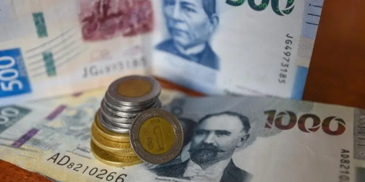 El peso gana terreno frente al dólar tras investidura de Trump