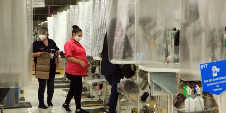 PIB crece a tasa anual 1.5% en 2024, pero cae 0.6% en el cuarto trimestre: Inegi