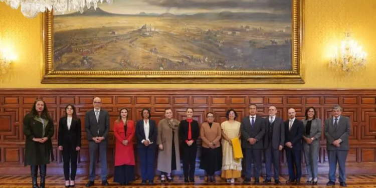 Promete Sheinbaum a consejeros del INE certeza en la elección judicial