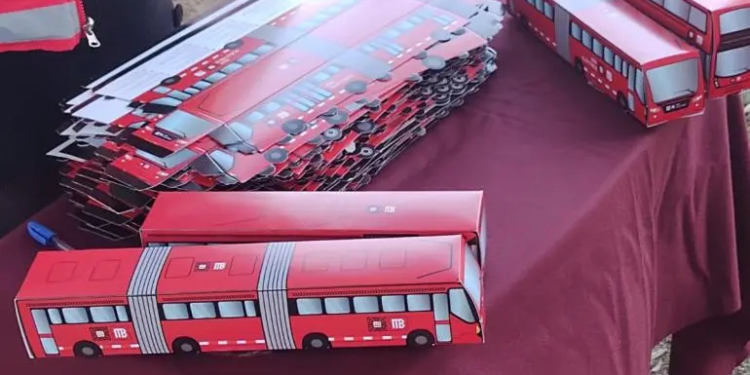 En esta estación regalarán ‘metrobusitos’ armables por Día de Reyes