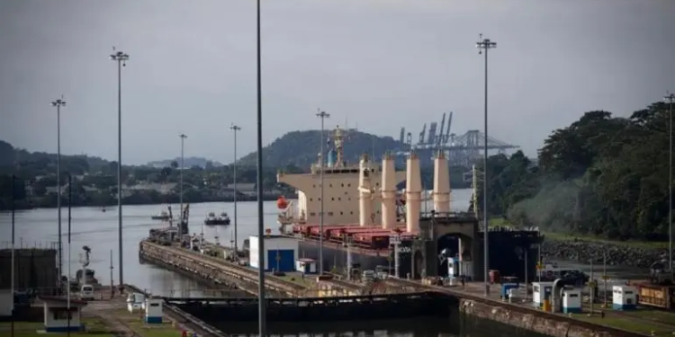 Apoya Sheinbaum a panameños tras anuncio de Trump de recuperar el Canal