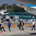 ‘Los aceptaremos con los brazos abiertos’: SRE tras supuesto rechazo de vuelo con deportados