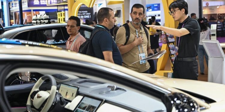 China News Service (CNS) coorganizó un seminario sobre los vehículos NEV