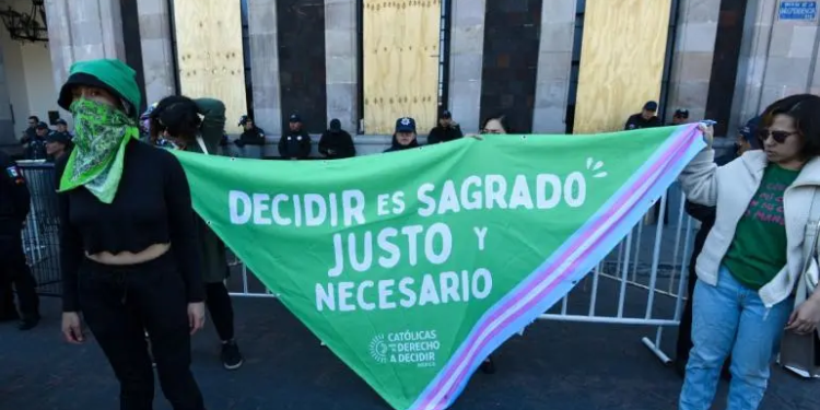 El aborto no puede verse como un derecho, sentencia la Iglesia católica