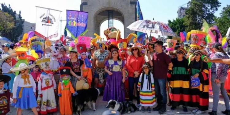 El Zócalo se llena de color y tradición con el Carnaval de Carnavales 2025