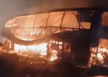 Choque entre autobús y tráiler en carretera Escárcega-Villahermosa deja 35 muertos