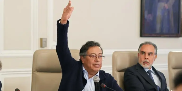 Gustavo Petro pide la renuncia protocolaria de todo su gabinete