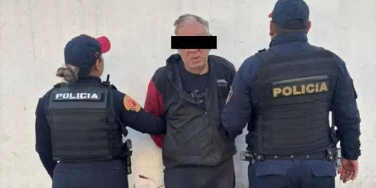 Cae adulto mayor tras disparar rifle de postas contra primaria en Molino de Rosas