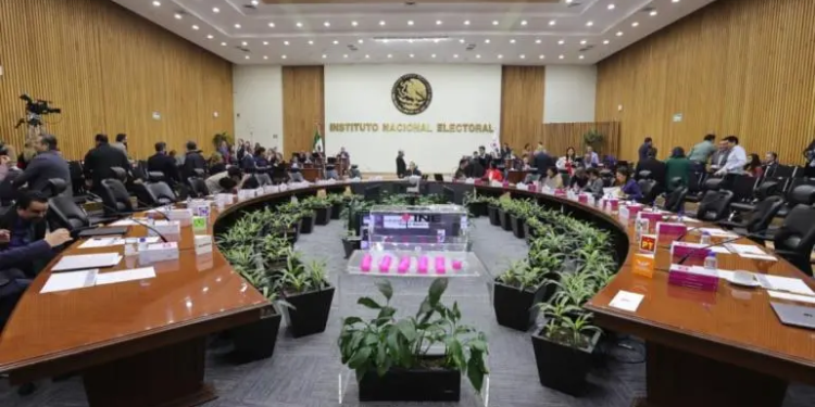 Impulsa INE participación política de jóvenes ‘dreamers’ en EU