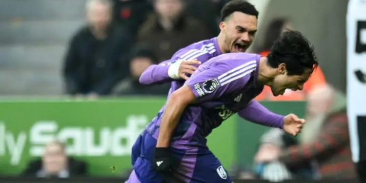 Raúl Jiménez anota y Fulham vence al Newcastle en la Premier League