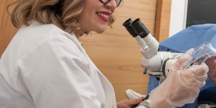 Dolores menstruales intensos, posibles síntomas de endometriosis, enfermedad que afecta a 1 de cada 10 mujeres