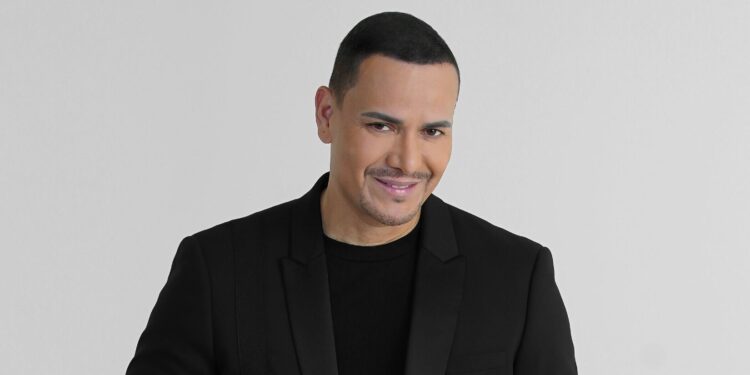 VÍCTOR MANUELLE, «EL SONERO DE LA JUVENTUD», REGRESA AL AUDITORIO NACIONAL EN UN ESPECTÁCULO SIN PRECEDENTES