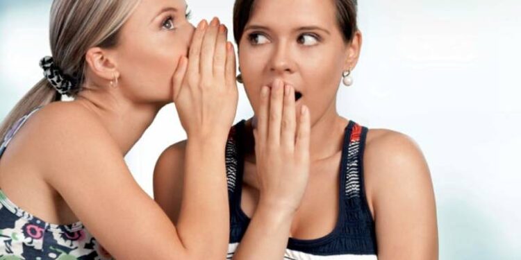 ¿Por qué nos encanta el chisme? Experta de la UNAM revela la razón