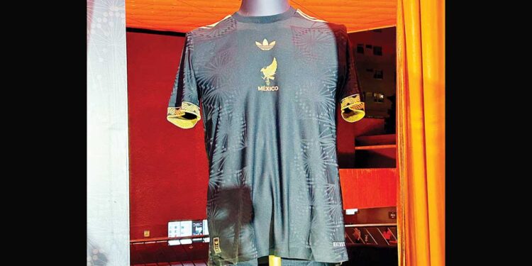 Playera del Tri, inspirada en el cine mexicano