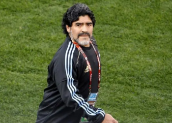 Tres policías rendirán testimonio en juicio por la muerte de Maradona