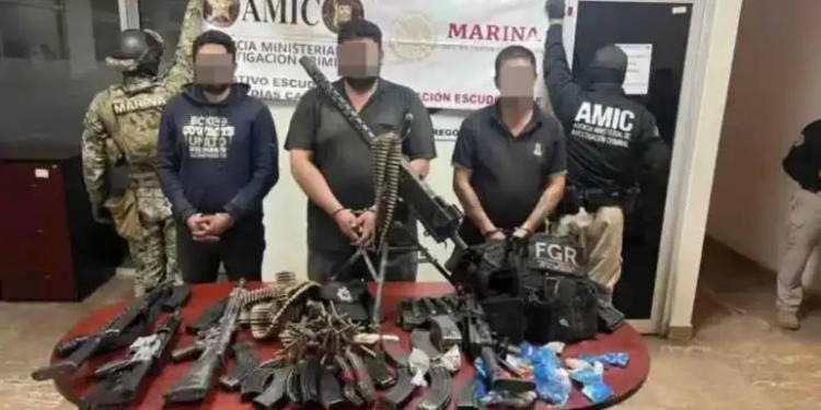 Rescatan a dos menores y detienen a tres personas con armamento en Sonora