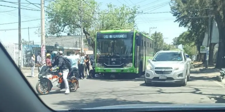 RTP atropella y mata a motero en San Juan Ixtayopan, Tláhuac