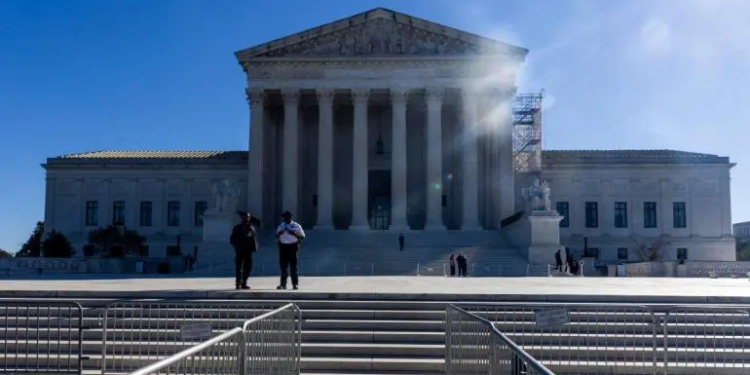 Supremo de EU estudia el caso de México contra fabricantes de armas