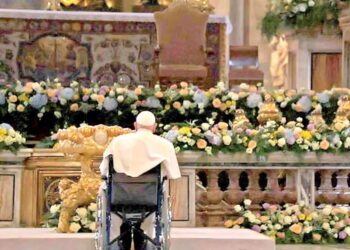 Francisco invita a compartir esperanza de Pascua; con quienes caminan en la oscuridad