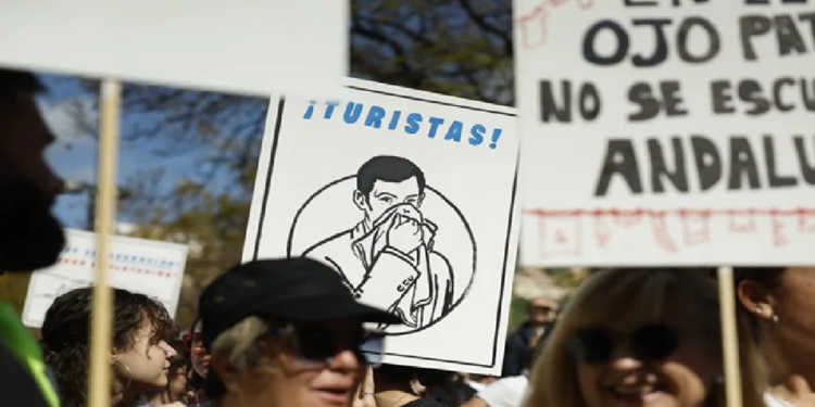 Miles de personas se manifiestan en España contra la carestía y la escasez de vivienda