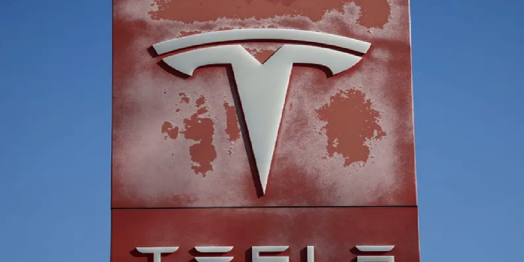 Trump golpea a Musk: Tesla deja de recibir pedidos en China por aranceles