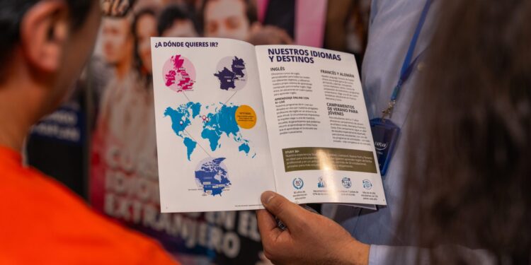 Presentan estudio sobre las perspectivas de los jóvenes mexicanos y estrategias de financiamiento para estudiar en México y en el extranjero