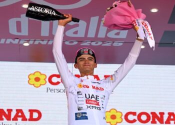 Isaac del Toro pierde la Maglia Rosa, pero hace historia en el Giro de Italia 2025