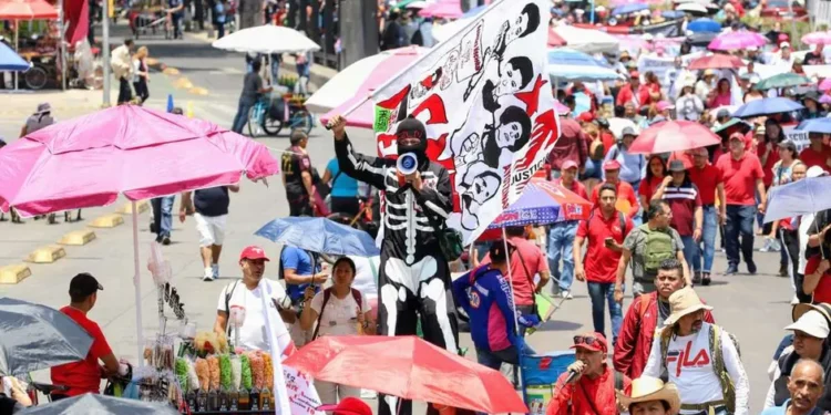 Caos por maestros hoy en CDMX: Alerta en el AICM, Circuito, Reforma e Insurgentes