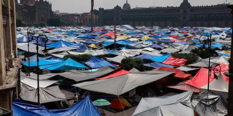 Magisterio de Oaxaca mantendrá plantón en CDMX, exige encuentro con Sheinbaum