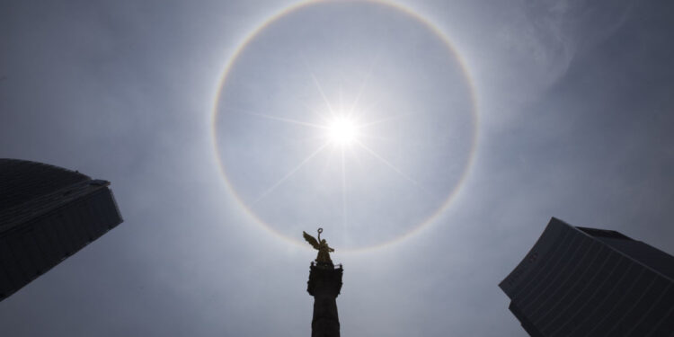 Bellas postales: raro fenómeno sorprendió hoy a CDMX